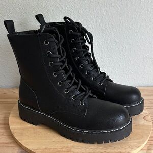 Unionbay Womens Hayden Flat Heel Combat Boots